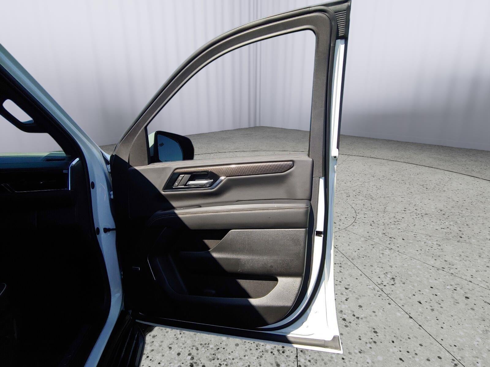 2025 GMC Yukon Elevation