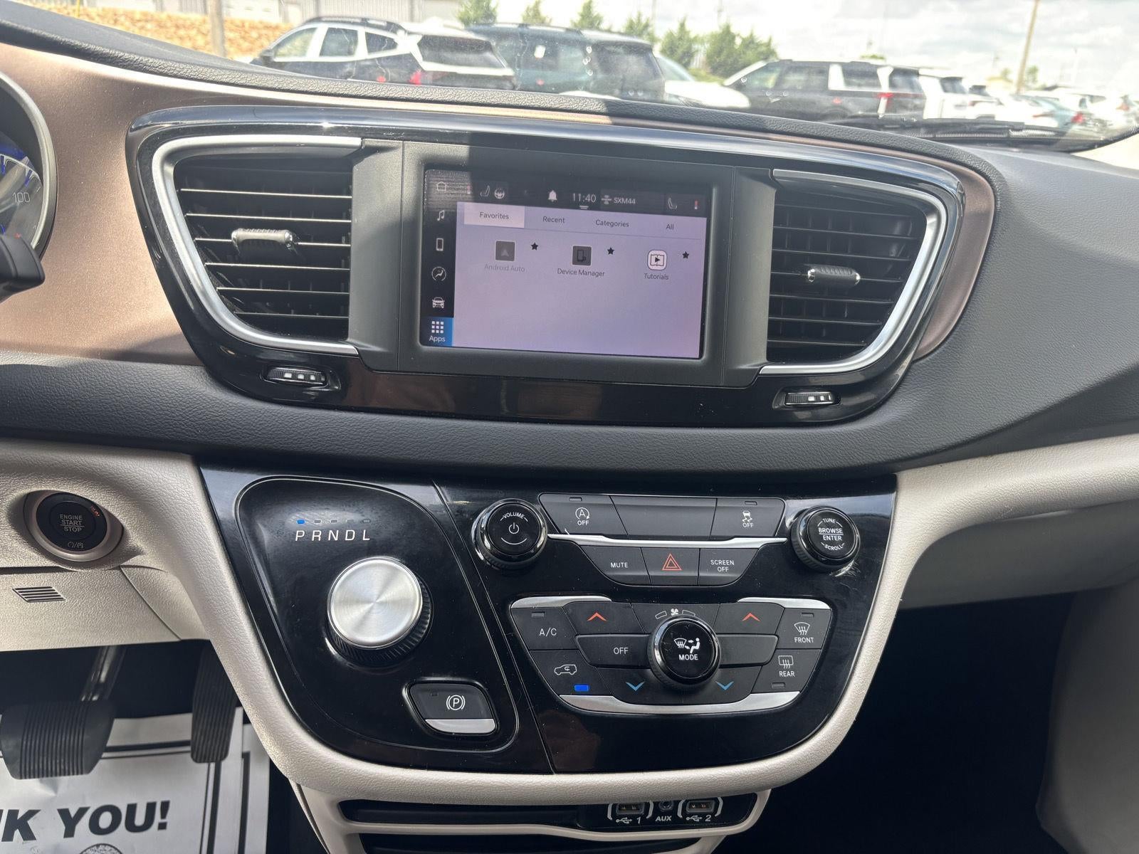 2023 Chrysler Voyager LX