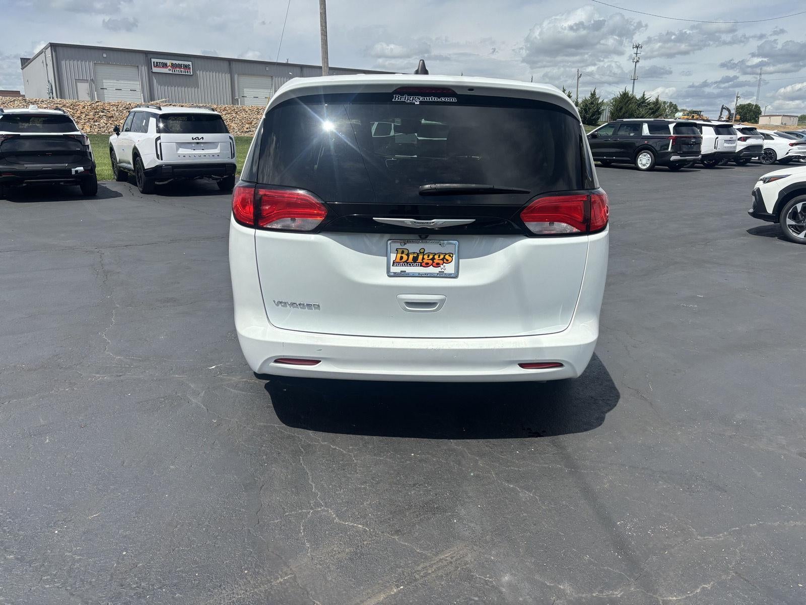 2023 Chrysler Voyager LX