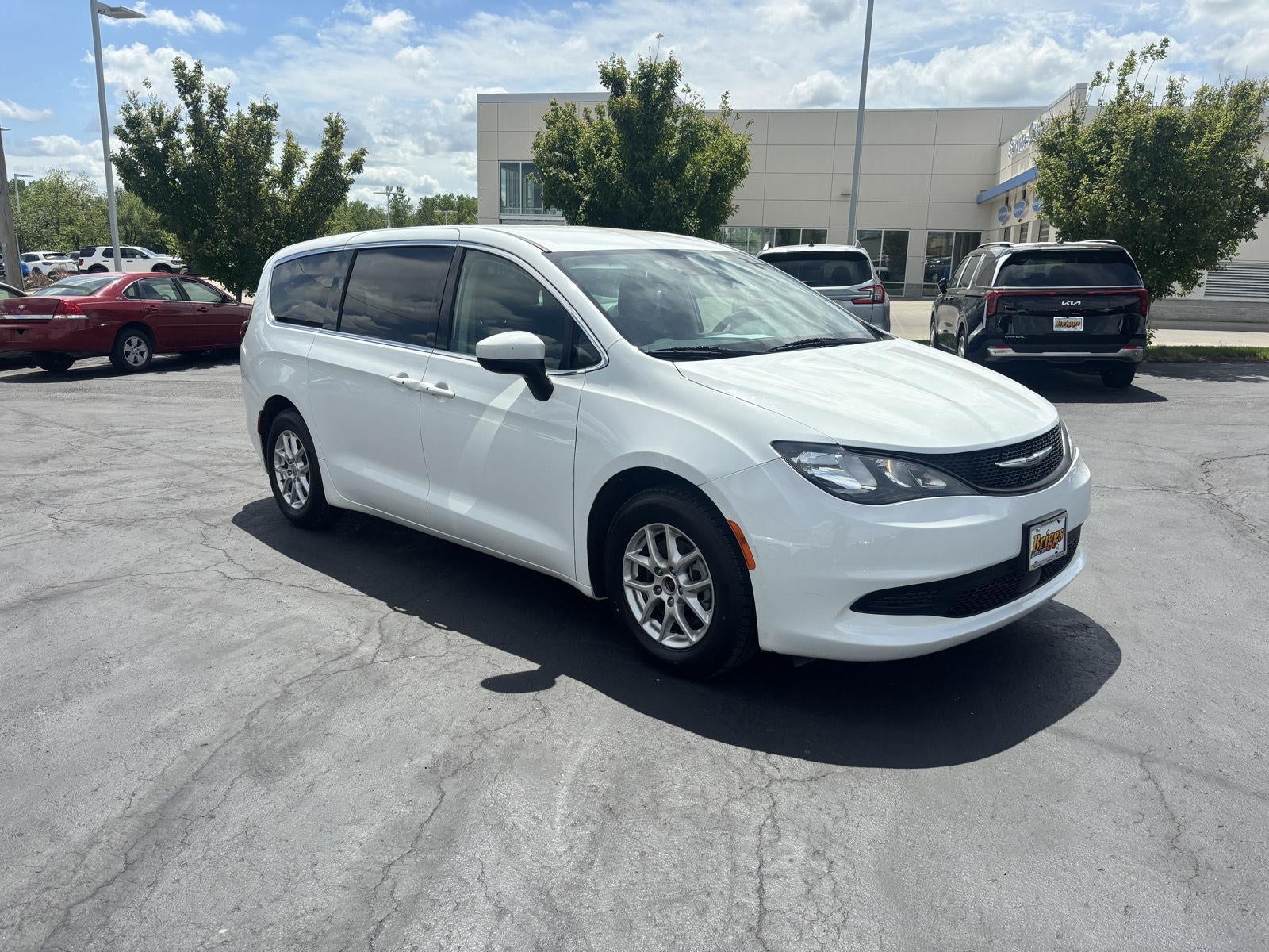 2023 Chrysler Voyager LX