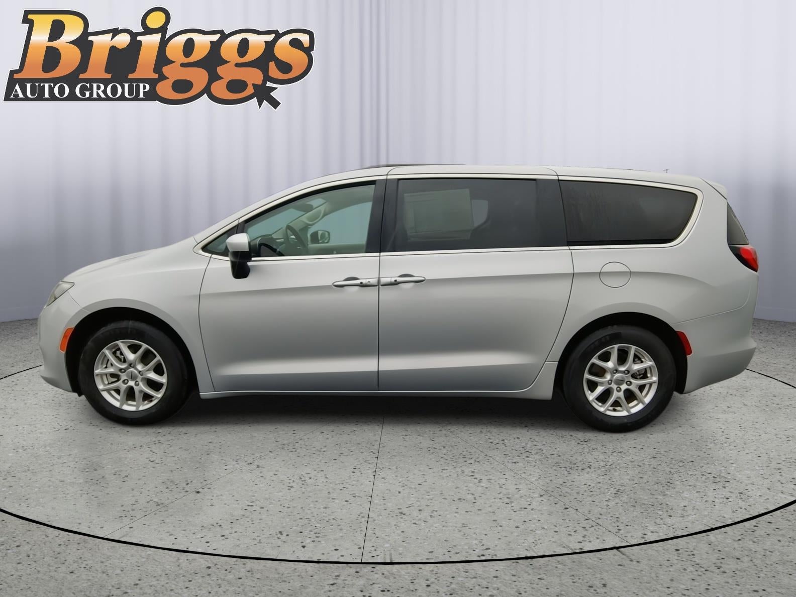 2023 Chrysler Voyager LX