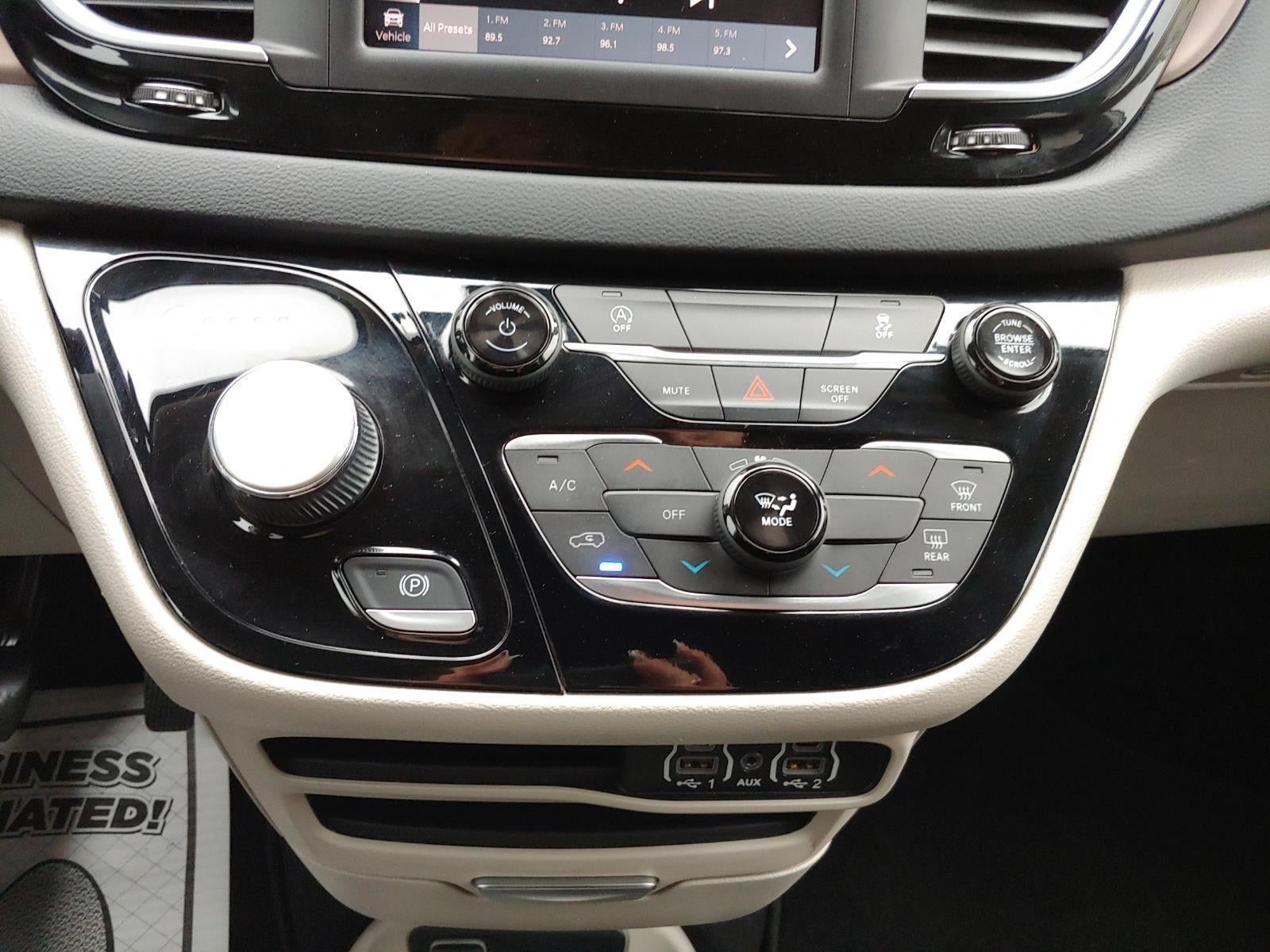 2023 Chrysler Voyager LX
