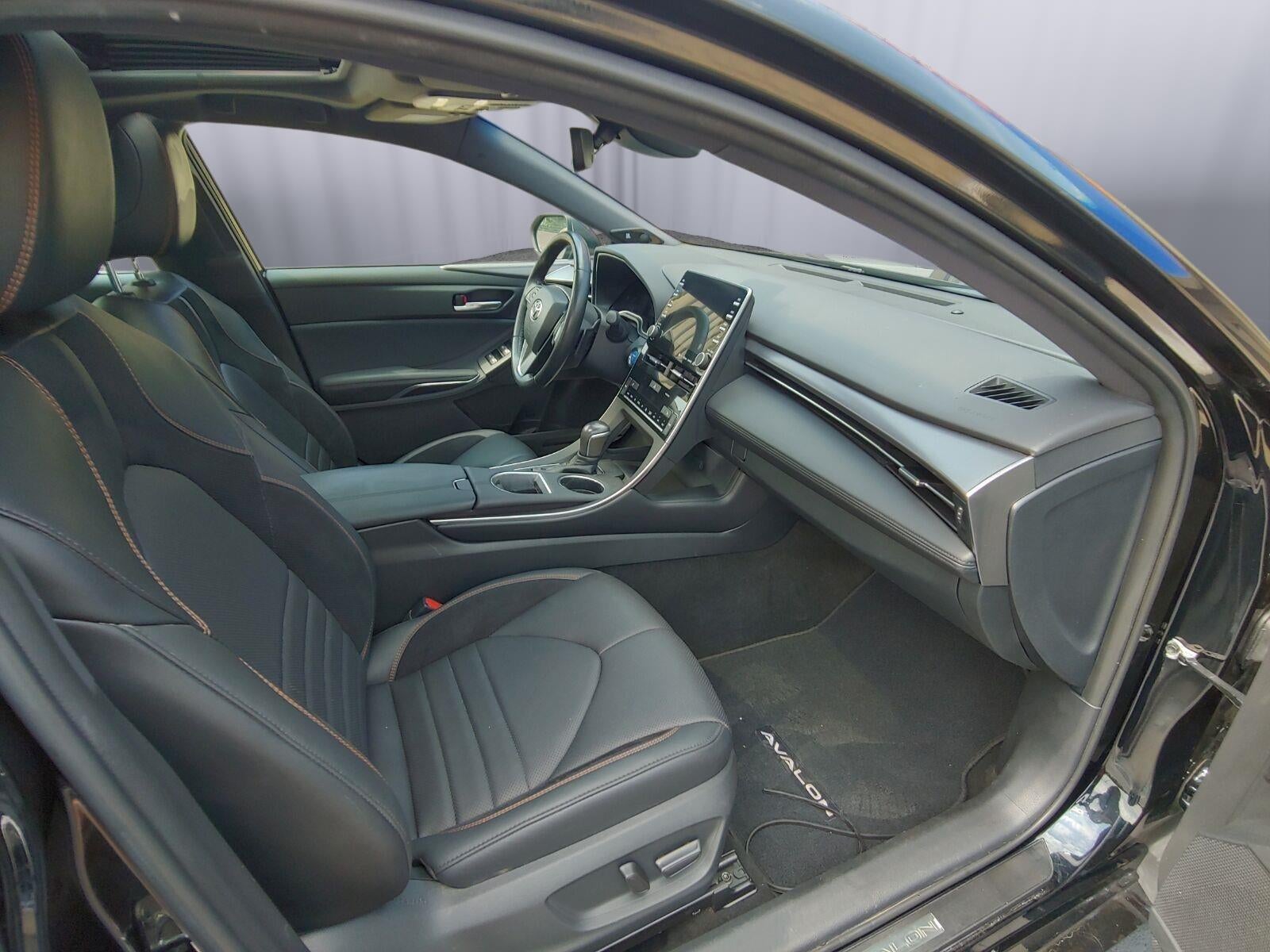 2020 Toyota Avalon Hybrid XSE