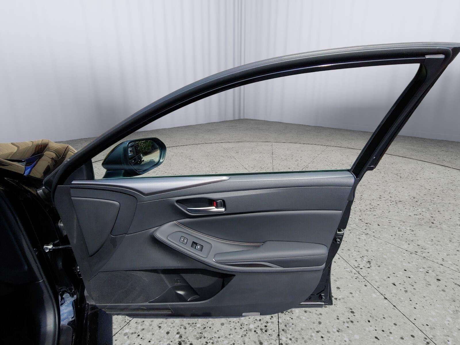 2020 Toyota Avalon Hybrid XSE