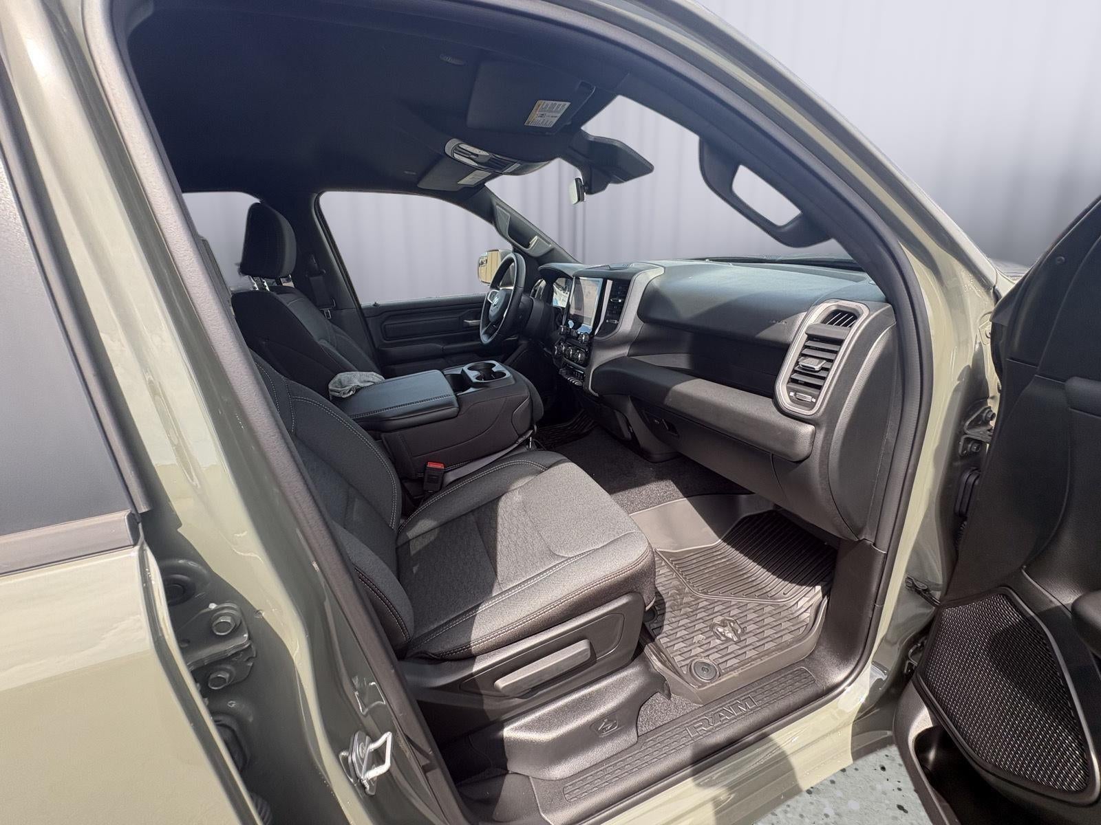 2026 RAM 1500 Tradesman Crew Cab 4x4 5'7' Box