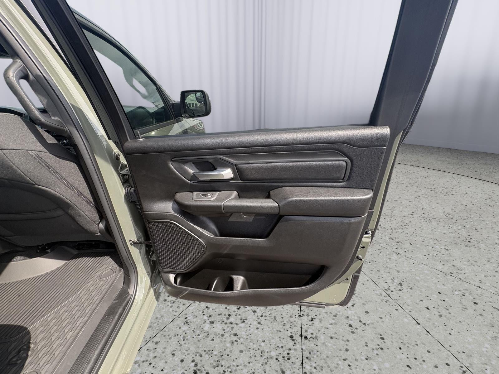 2026 RAM 1500 Tradesman Crew Cab 4x4 5'7' Box
