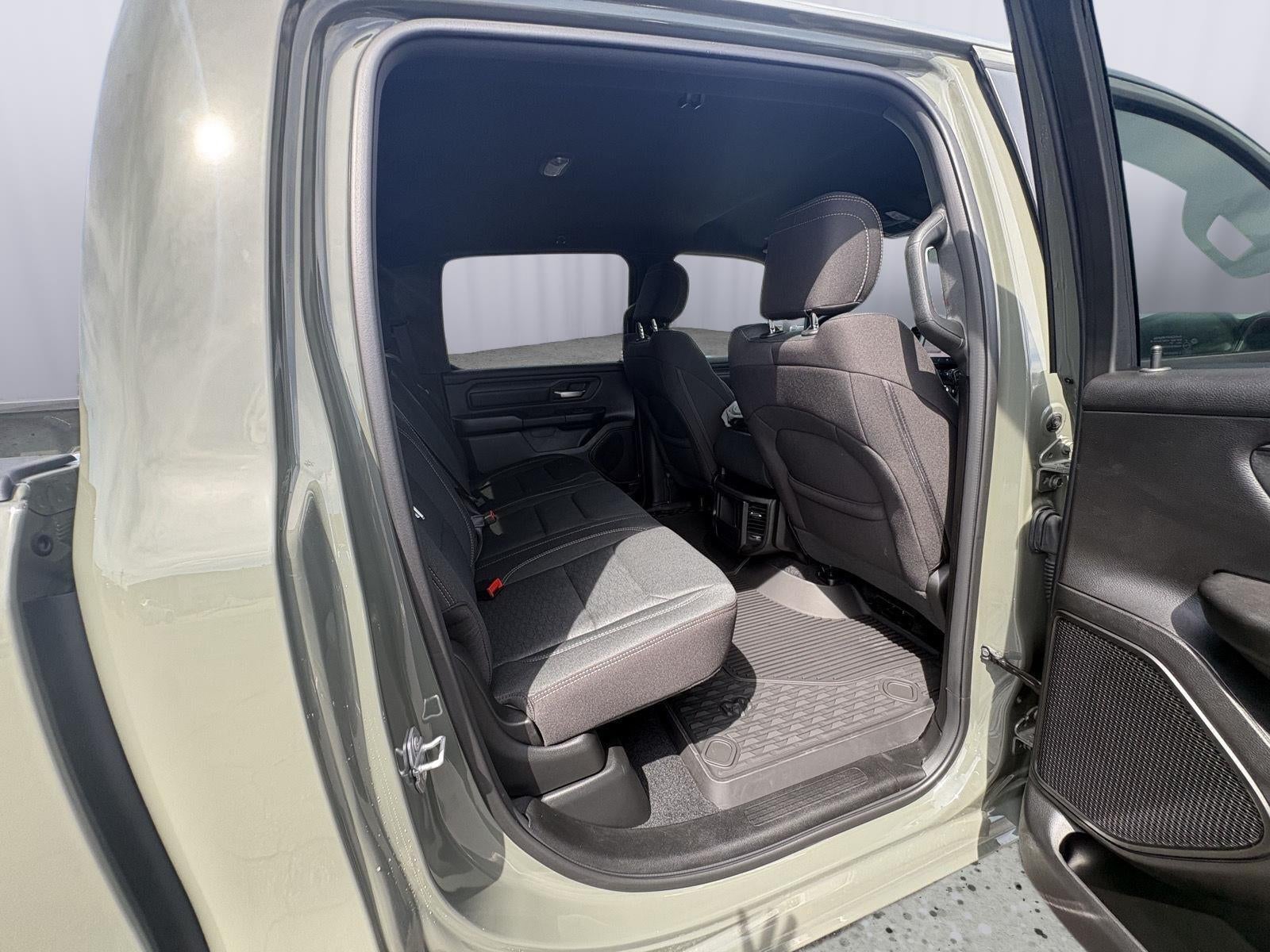 2026 RAM 1500 Tradesman Crew Cab 4x4 5'7' Box