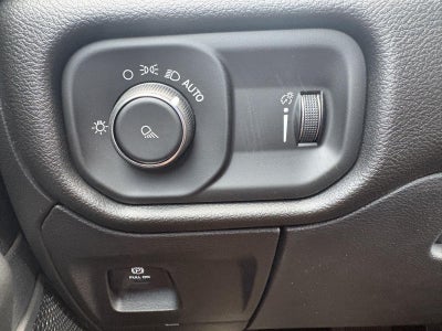 2026 RAM 1500 Tradesman Crew Cab 4x4 5'7' Box