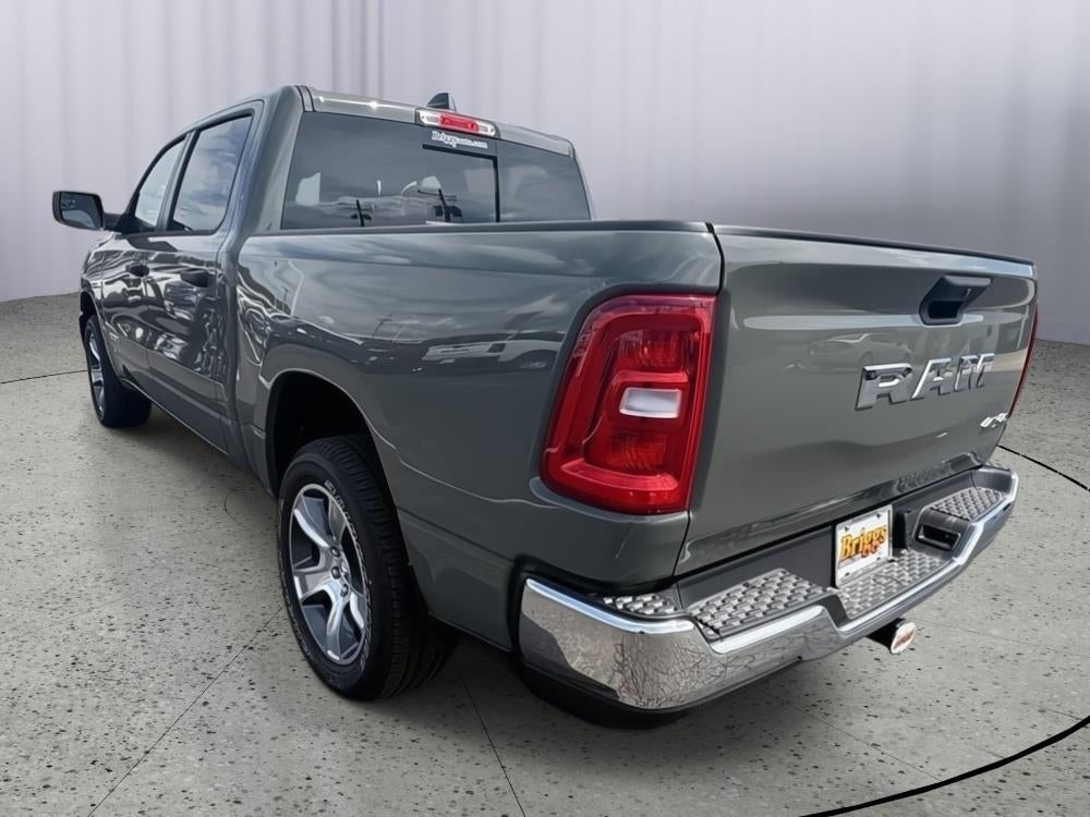 2026 RAM 1500 Tradesman Crew Cab 4x4 5'7' Box