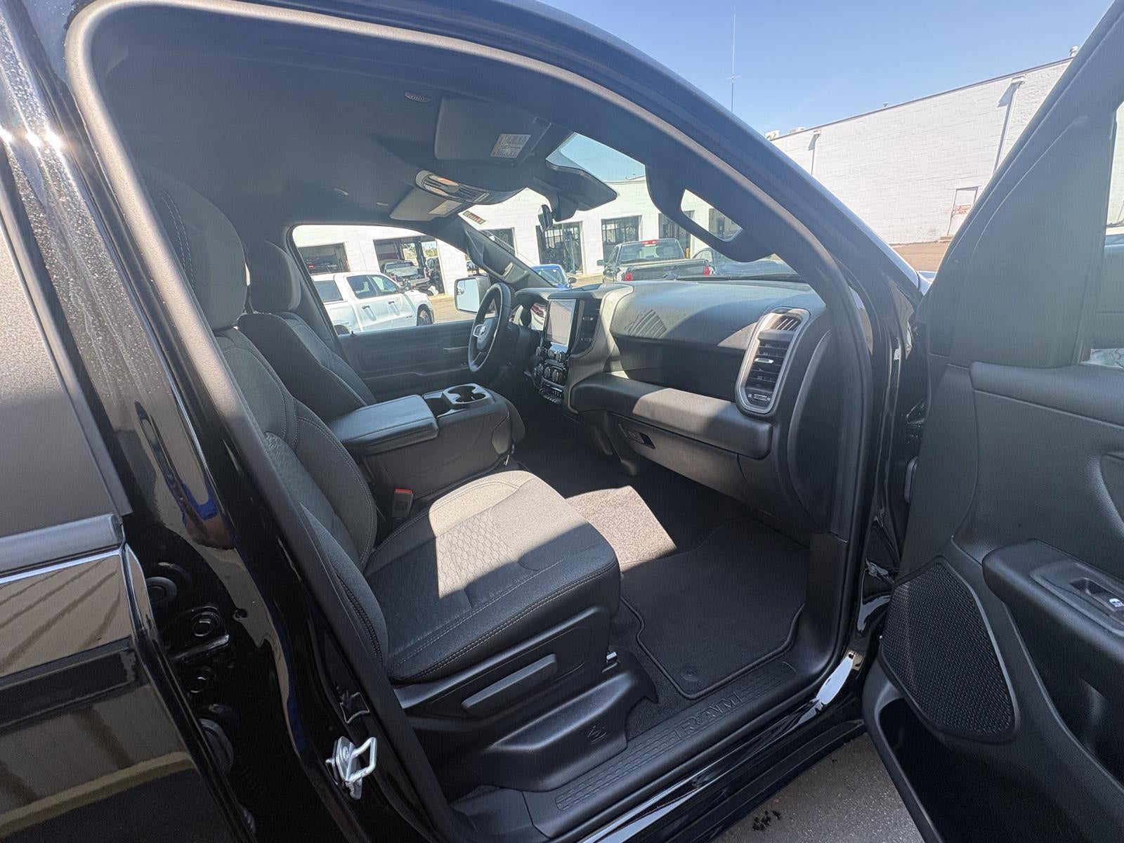 2026 RAM 1500 Tradesman Crew Cab 4x4 5'7' Box