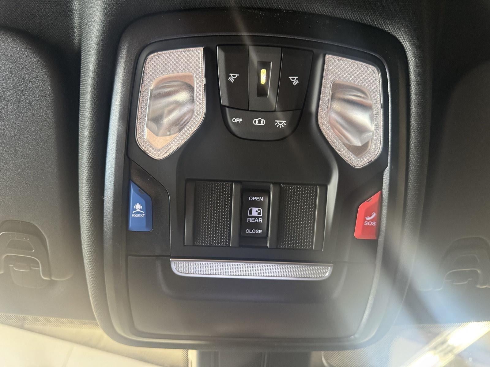 2026 RAM 1500 Express Crew Cab 4x4 6'4' Box
