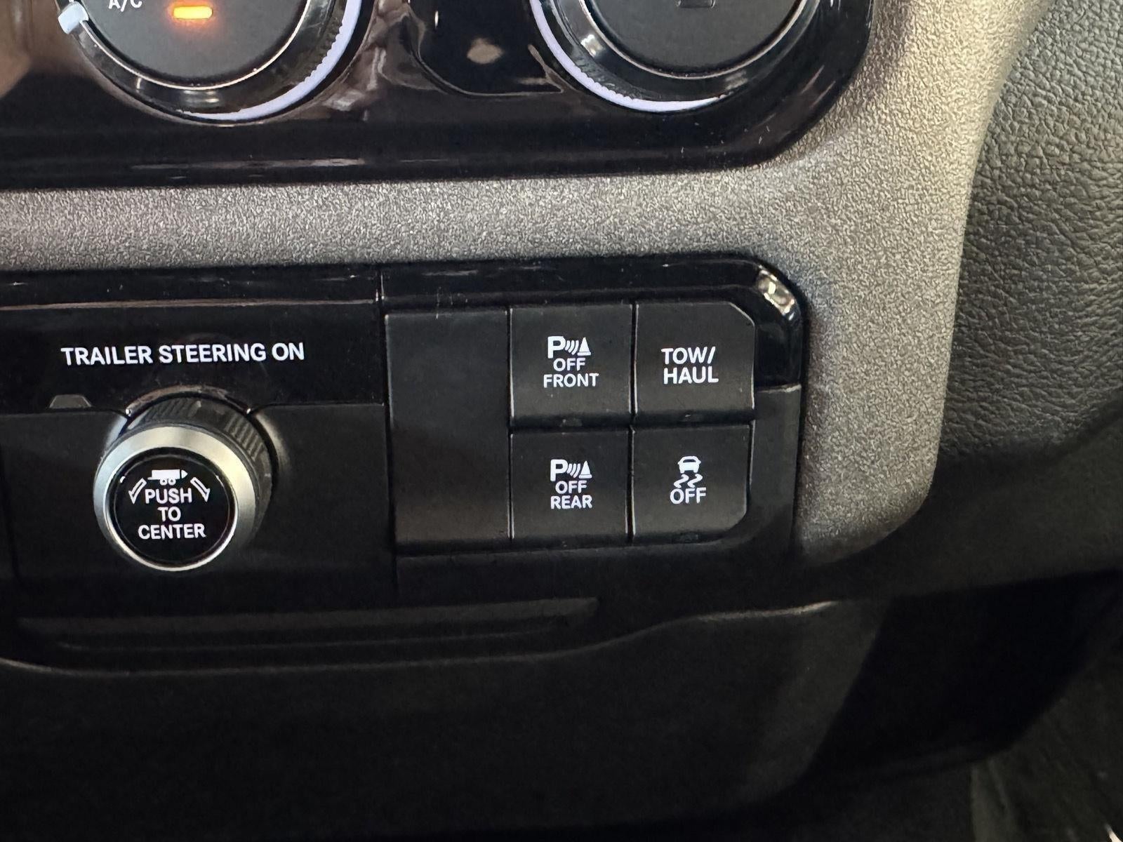 2026 RAM 1500 Express Crew Cab 4x4 6'4' Box