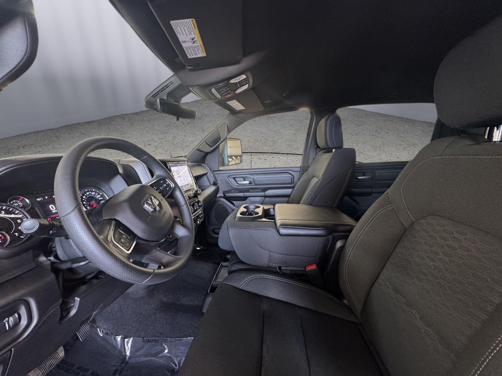 2026 RAM 1500 Express Crew Cab 4x4 6'4' Box