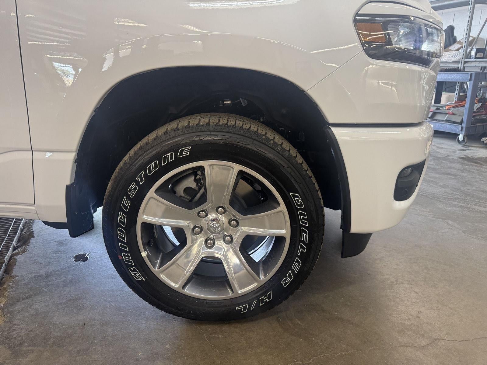 2026 RAM 1500 Express Crew Cab 4x4 6'4' Box