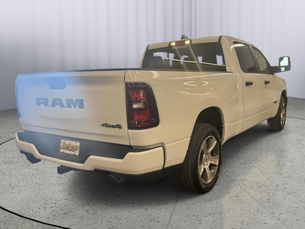 2026 RAM 1500 Express Crew Cab 4x4 6'4' Box