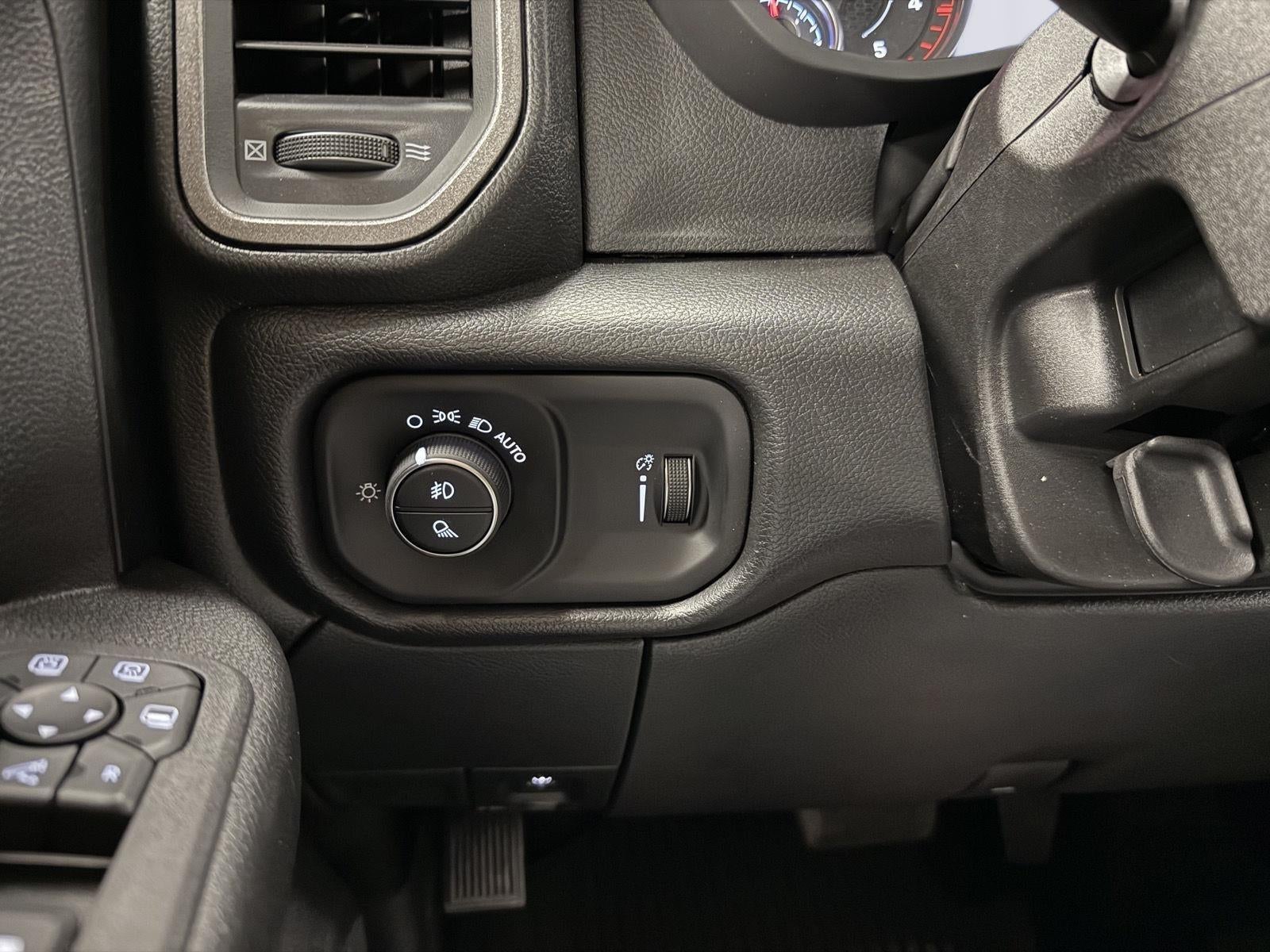 2026 RAM 2500 Tradesman Crew Cab 4x4 6'4' Box