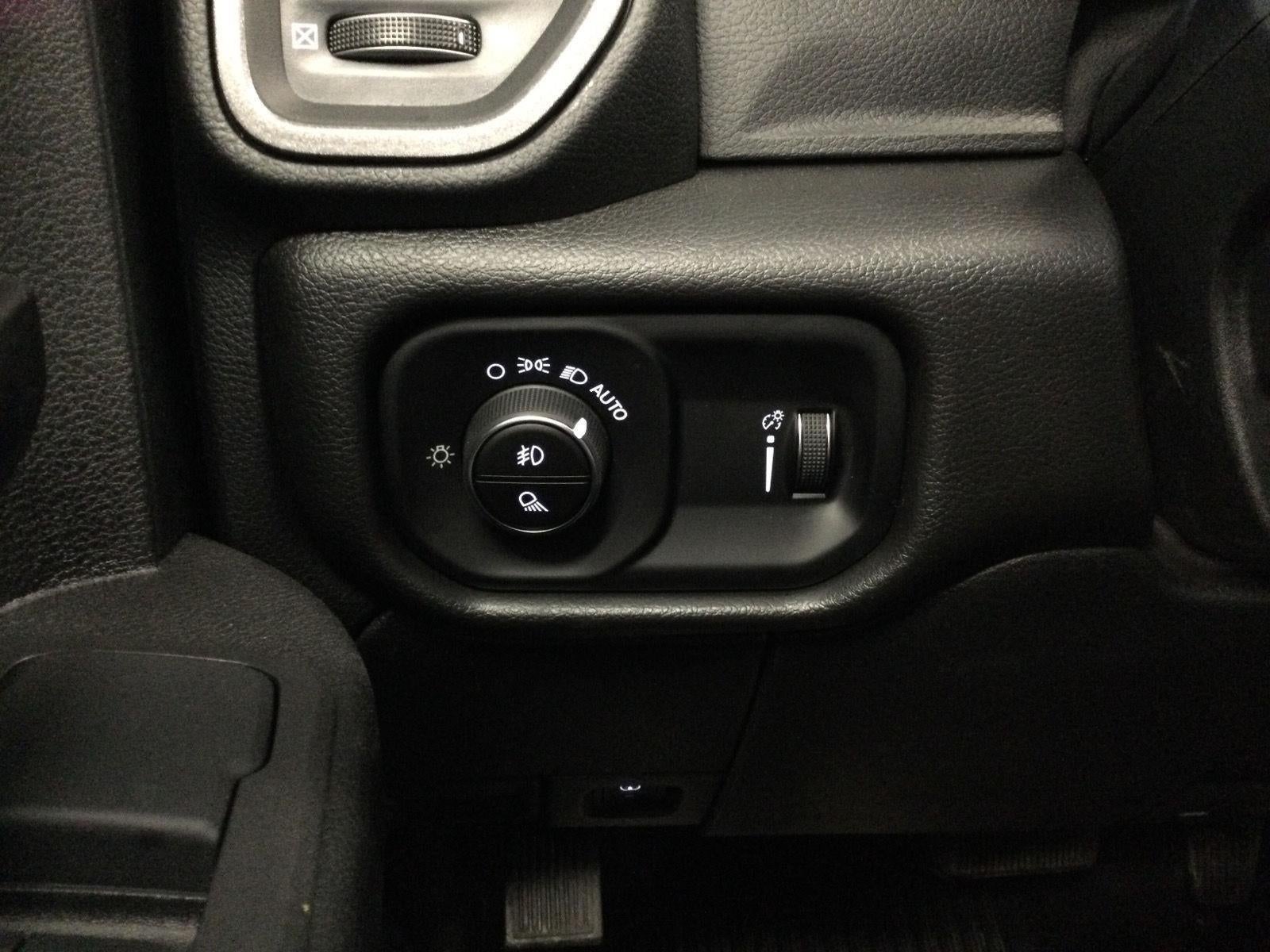 2026 RAM 2500 Tradesman Crew Cab 4x4 6'4' Box