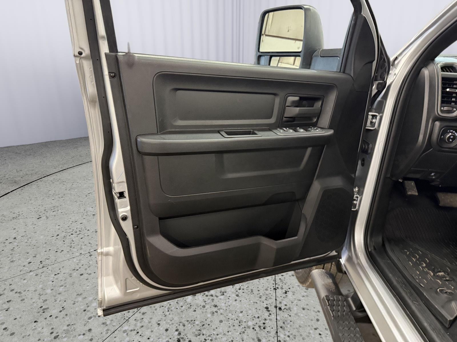 2026 RAM 2500 Tradesman Crew Cab 4x4 6'4' Box