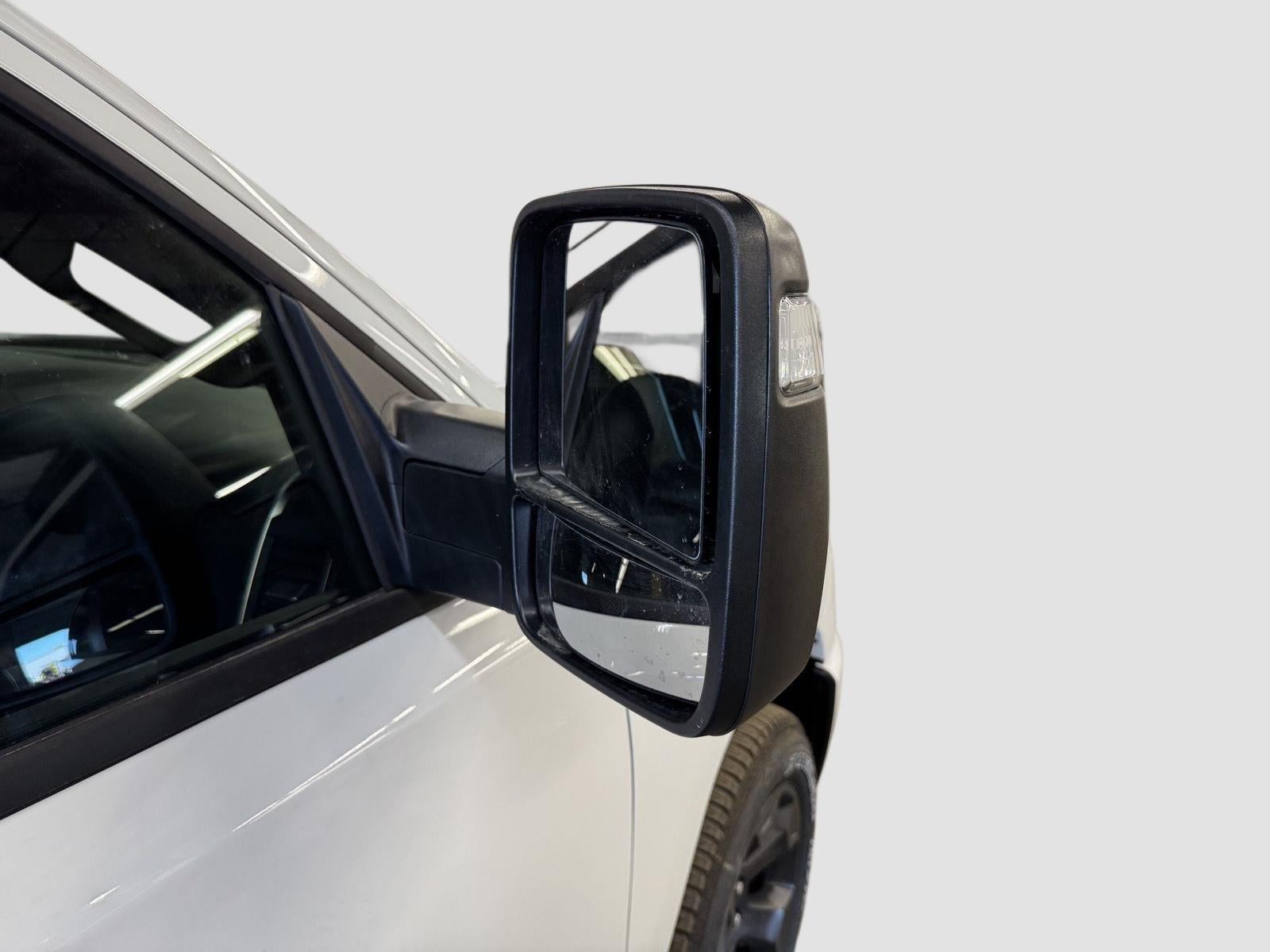 2026 RAM 1500 Express Crew Cab 4x4 5'7' Box