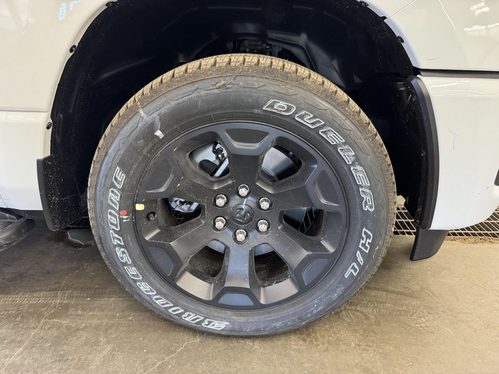 2026 RAM 1500 Express Crew Cab 4x4 5'7' Box