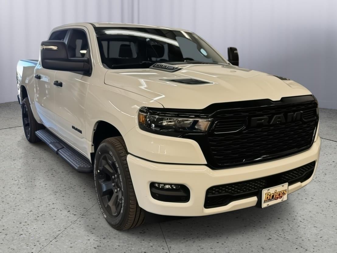 2026 RAM 1500 Express Crew Cab 4x4 5'7' Box