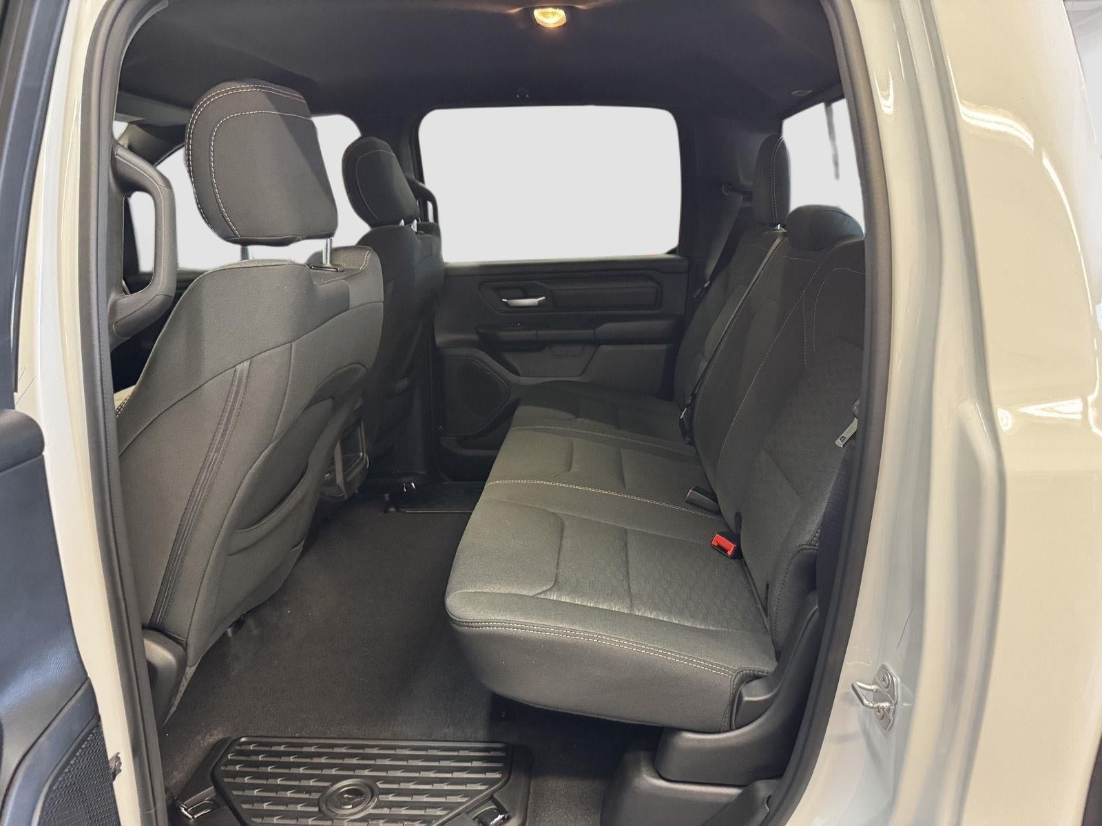 2026 RAM 1500 Express Crew Cab 4x4 5'7' Box