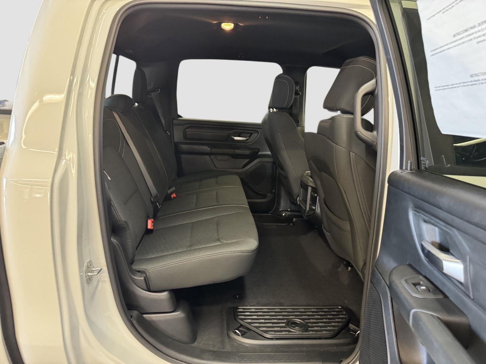 2026 RAM 1500 Express Crew Cab 4x4 5'7' Box