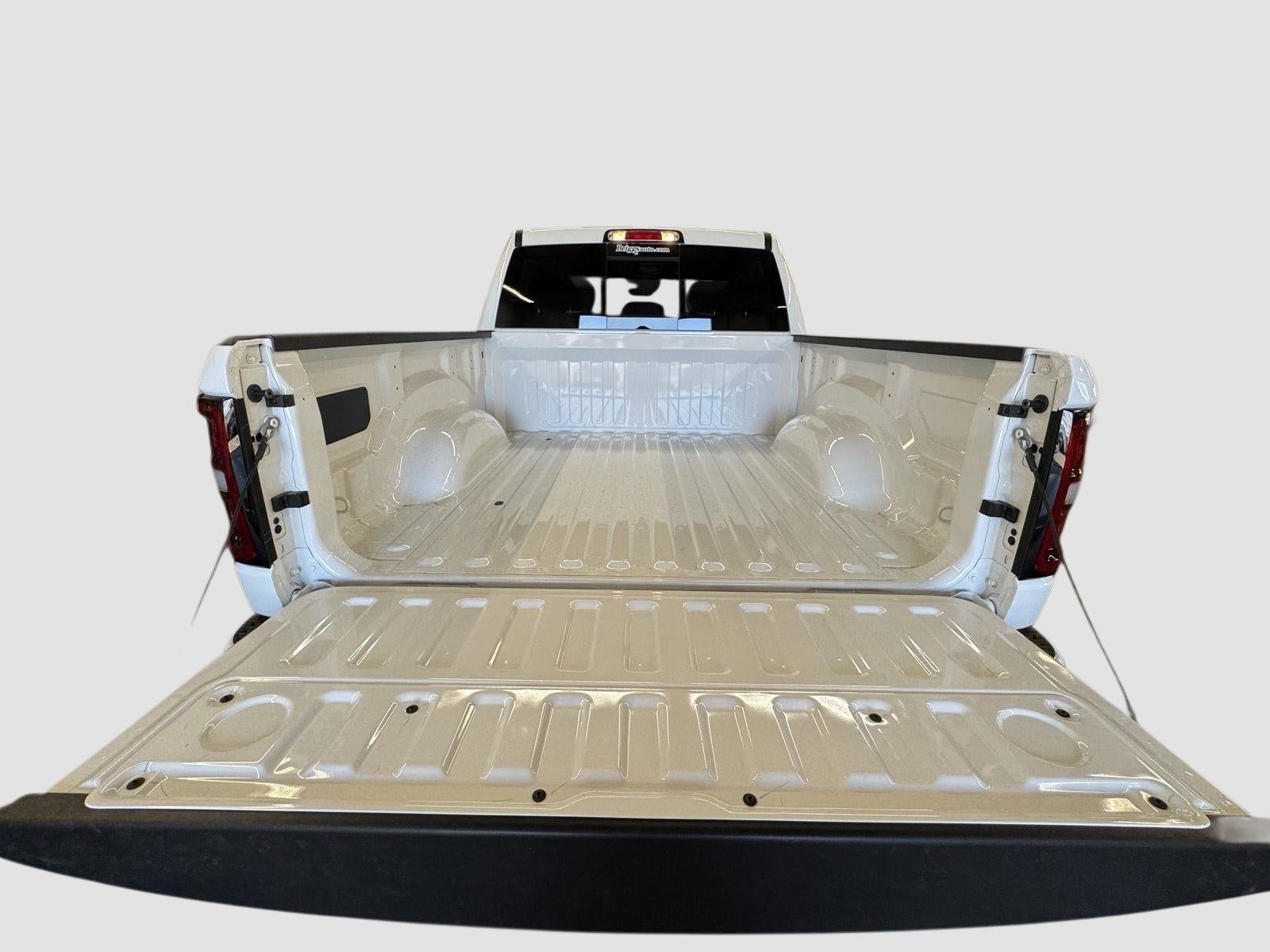 2026 RAM 1500 Express Crew Cab 4x4 5'7' Box