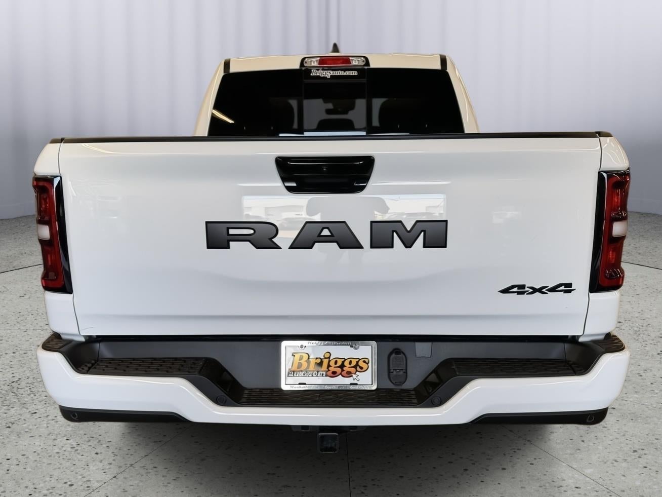 2026 RAM 1500 Express Crew Cab 4x4 5'7' Box