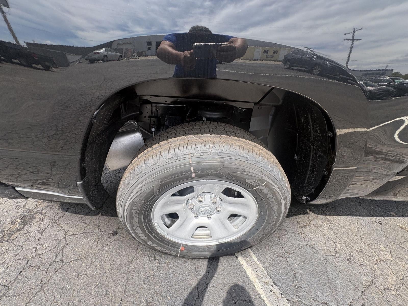 2026 RAM 1500 Tradesman Crew Cab 4x4 5'7' Box