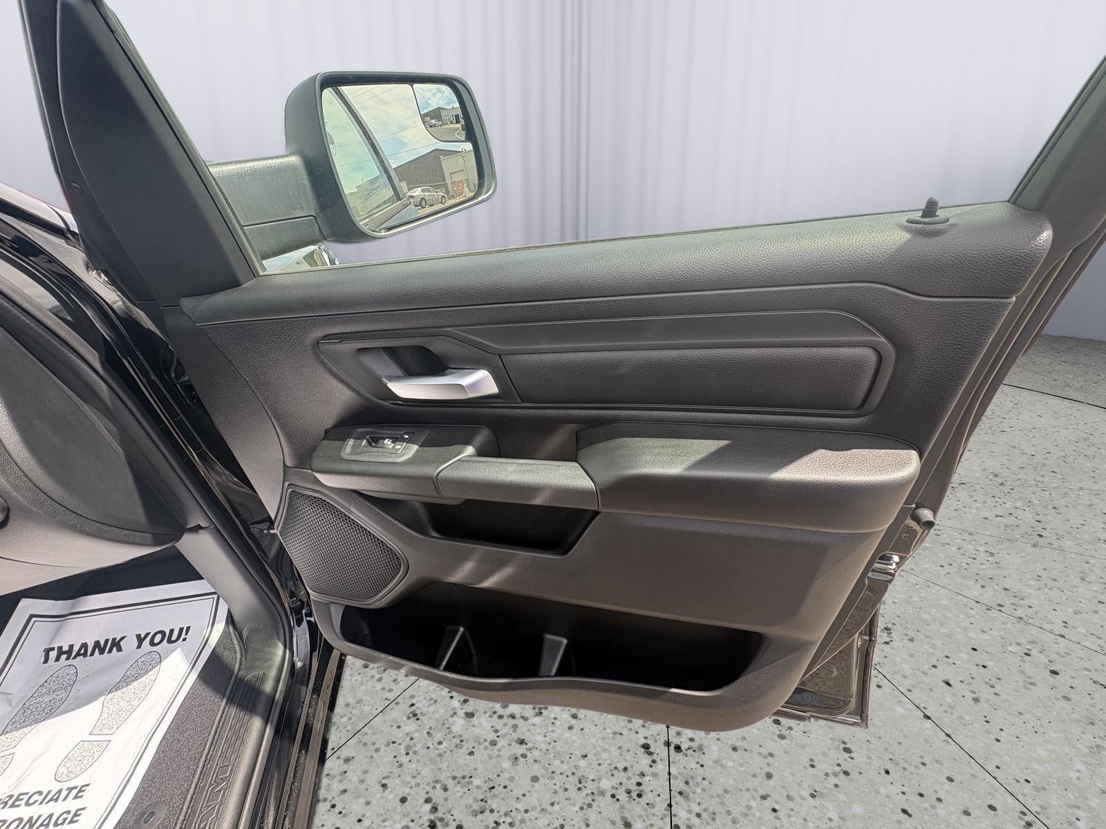 2026 RAM 1500 Tradesman Crew Cab 4x4 5'7' Box