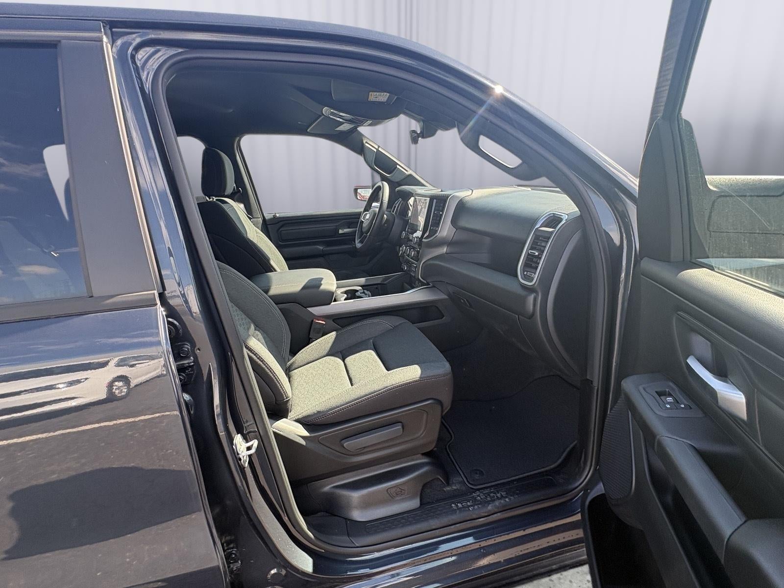 2026 RAM 1500 Express Crew Cab 4x4 5'7' Box