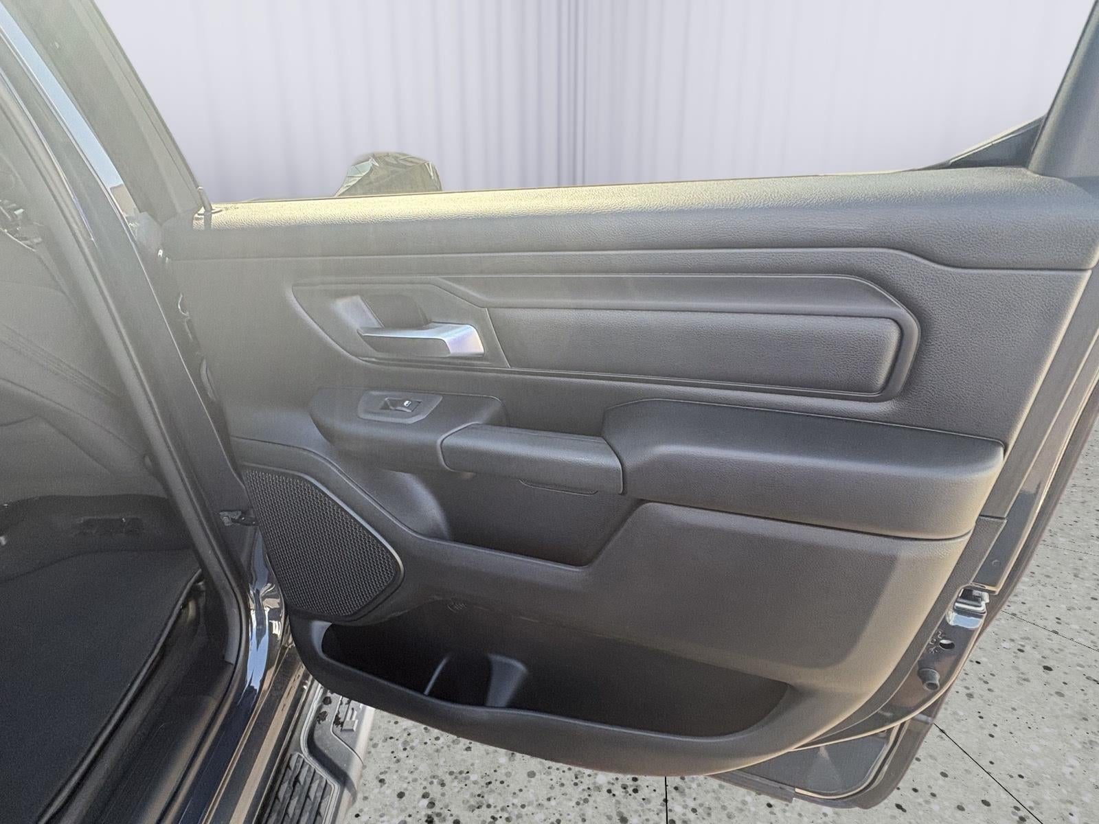 2026 RAM 1500 Express Crew Cab 4x4 5'7' Box