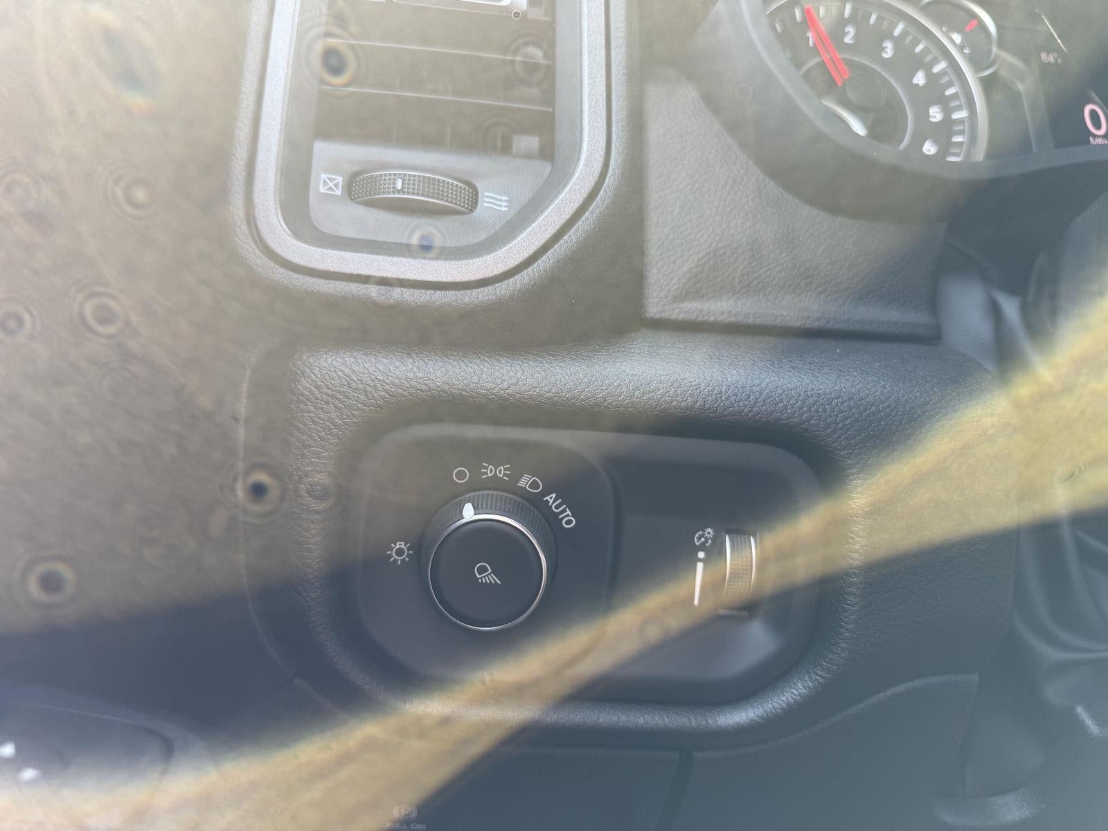 2026 RAM 1500 Tradesman Crew Cab 4x4 5'7' Box