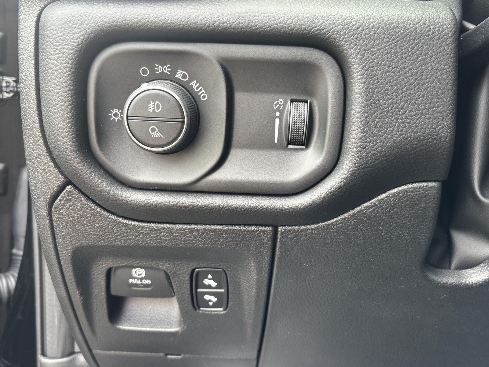 2026 RAM 1500 Big Horn Crew Cab 4x4 5'7' Box