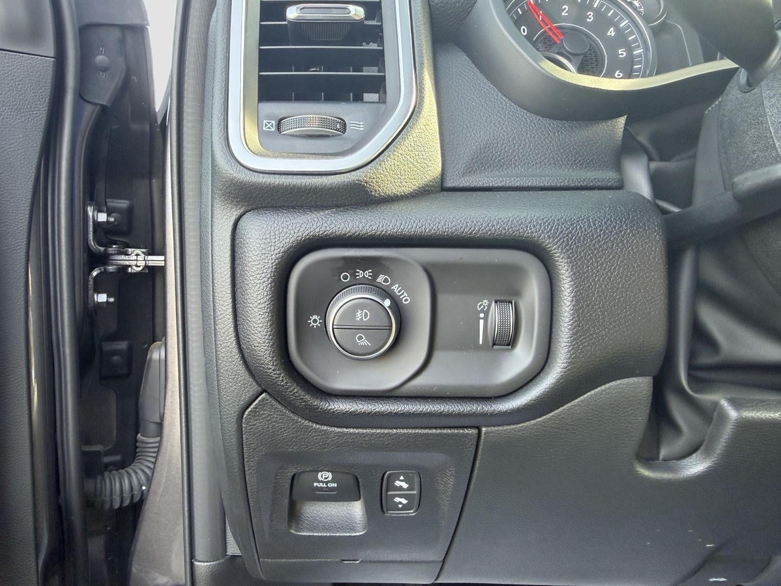 2026 RAM 1500 Big Horn Crew Cab 4x4 5'7' Box