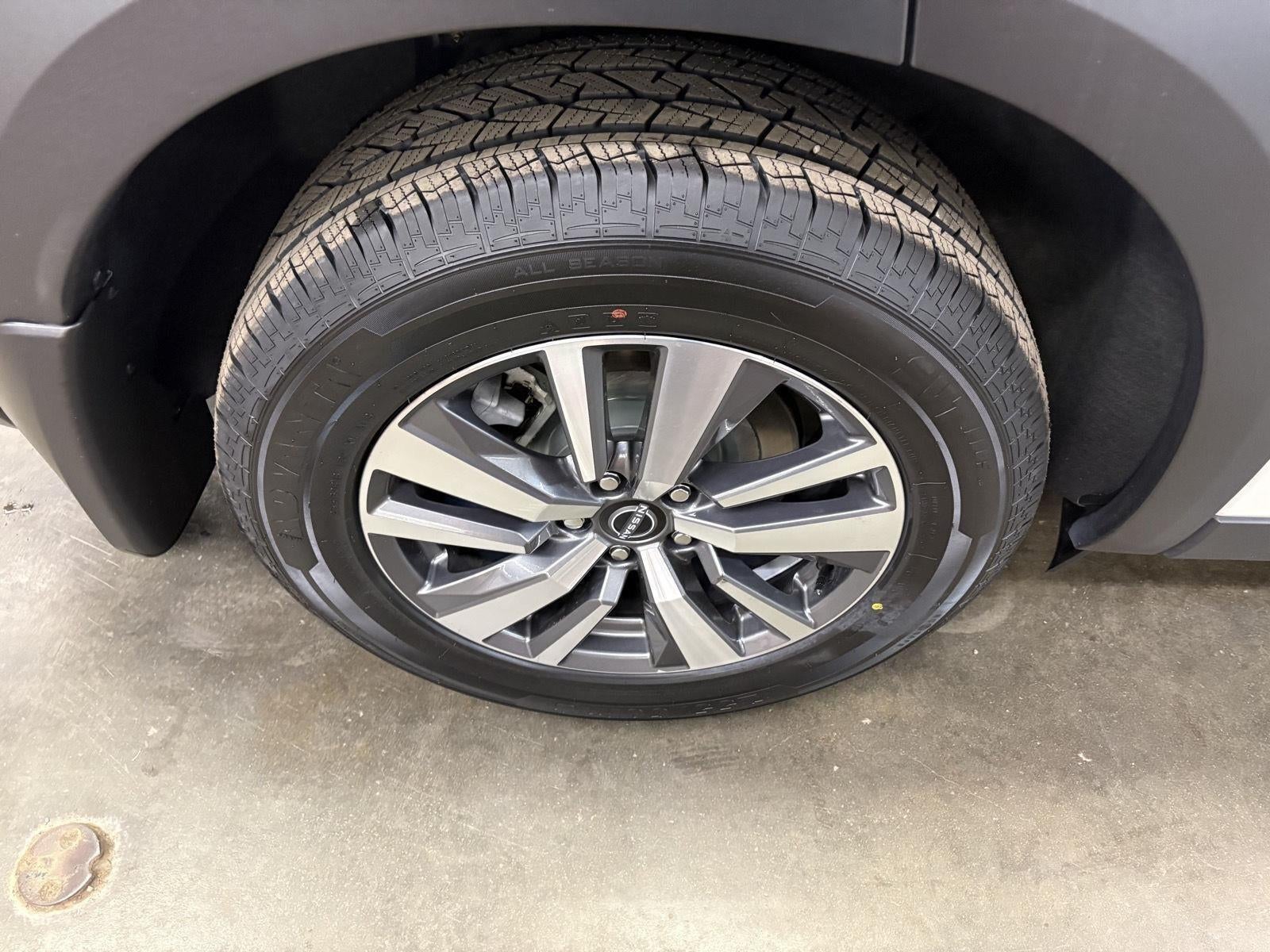 2024 Nissan Pathfinder SL