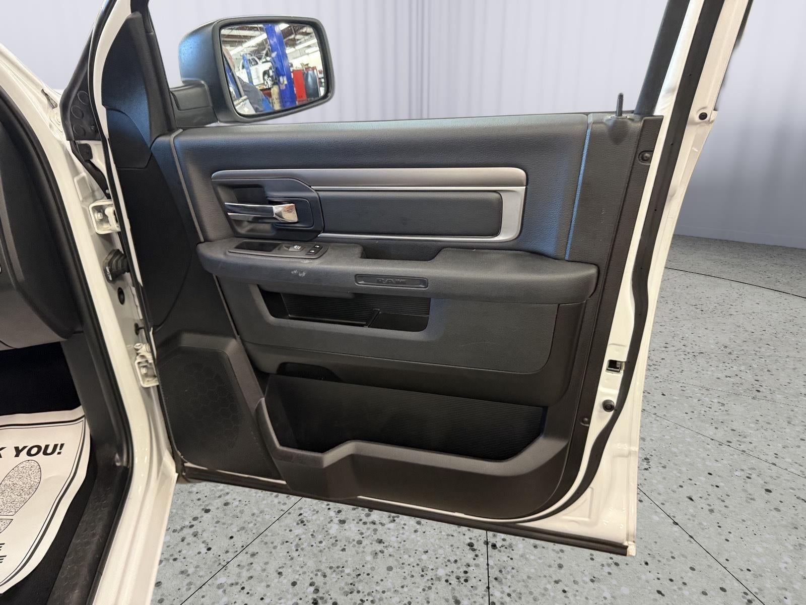 2024 RAM 1500 Classic Warlock Crew Cab 4x2 5'7' Box