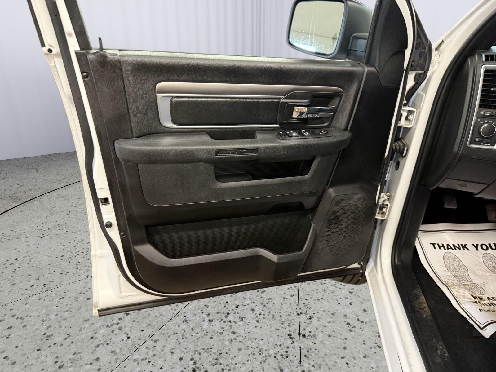 2024 RAM 1500 Classic Warlock Crew Cab 4x4 5'7' Box