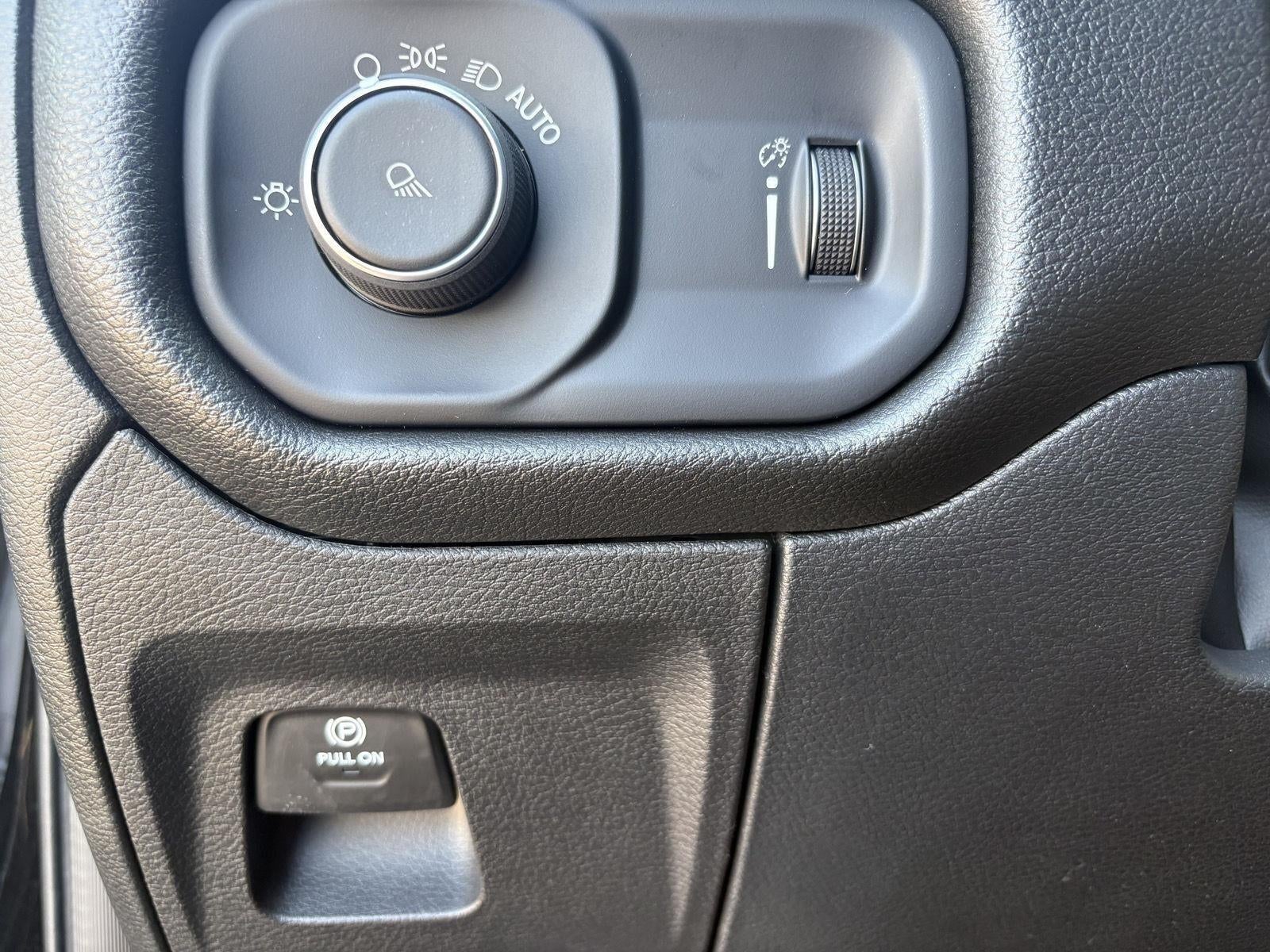 2026 RAM Ram 1500 RAM 1500 TRADESMAN CREW CAB 4X4 5'7' BOX