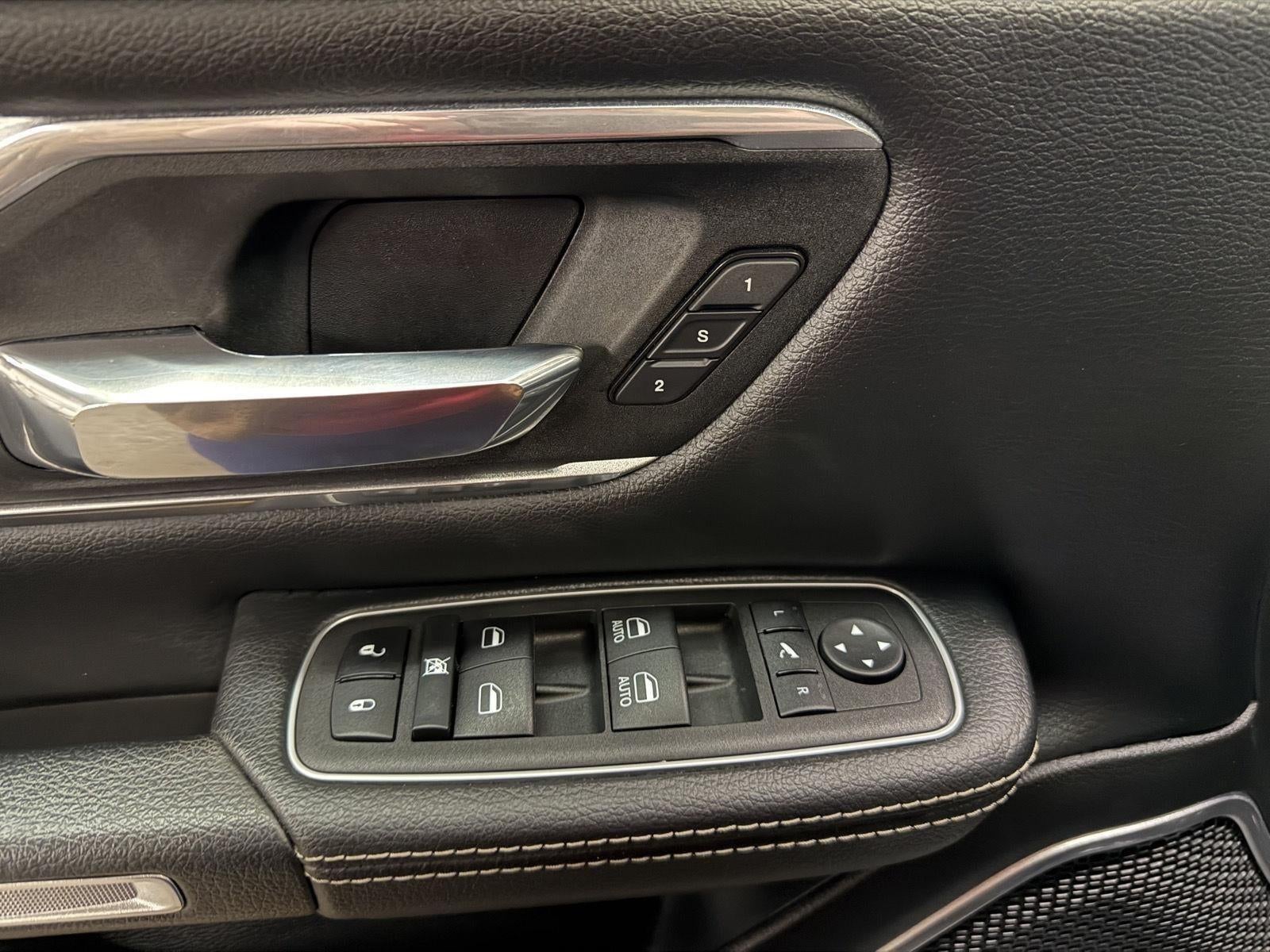 2023 RAM 1500 Laramie Crew Cab 4x4 5'7' Box