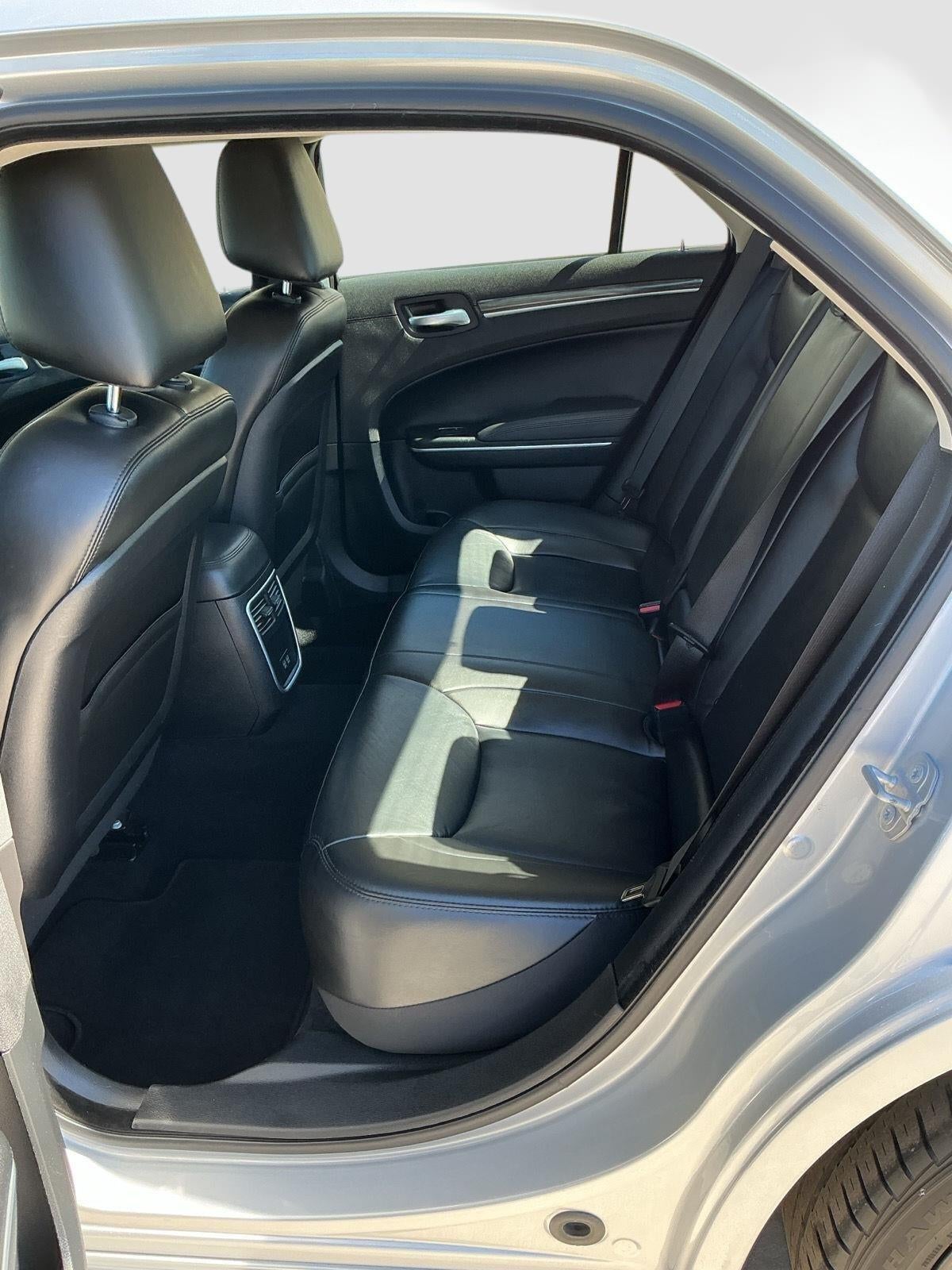 2022 Chrysler 300 Touring L