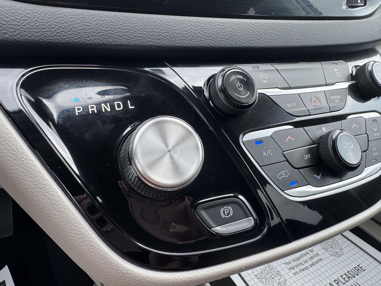 2023 Chrysler Voyager LX