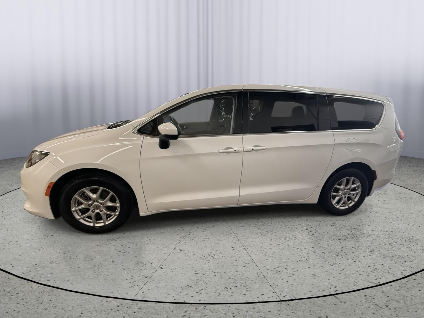 2022 Chrysler Voyager LX