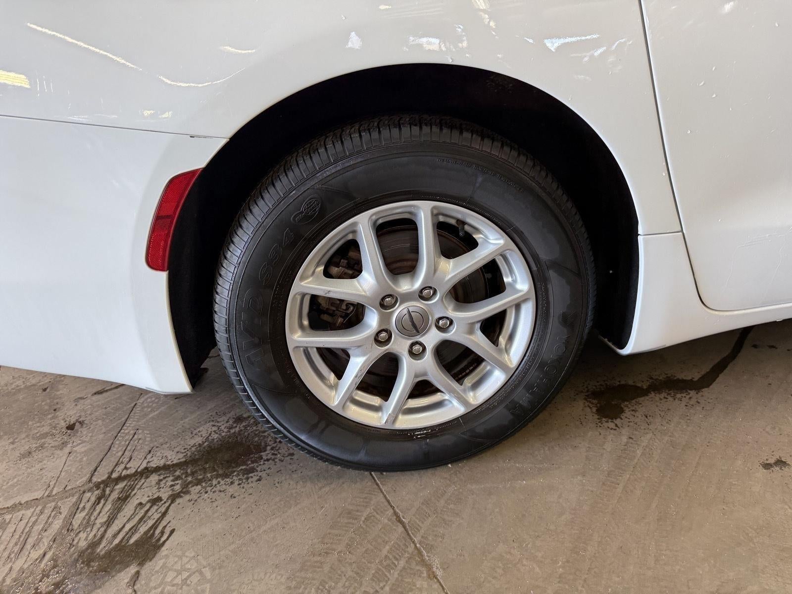 2022 Chrysler Voyager LX