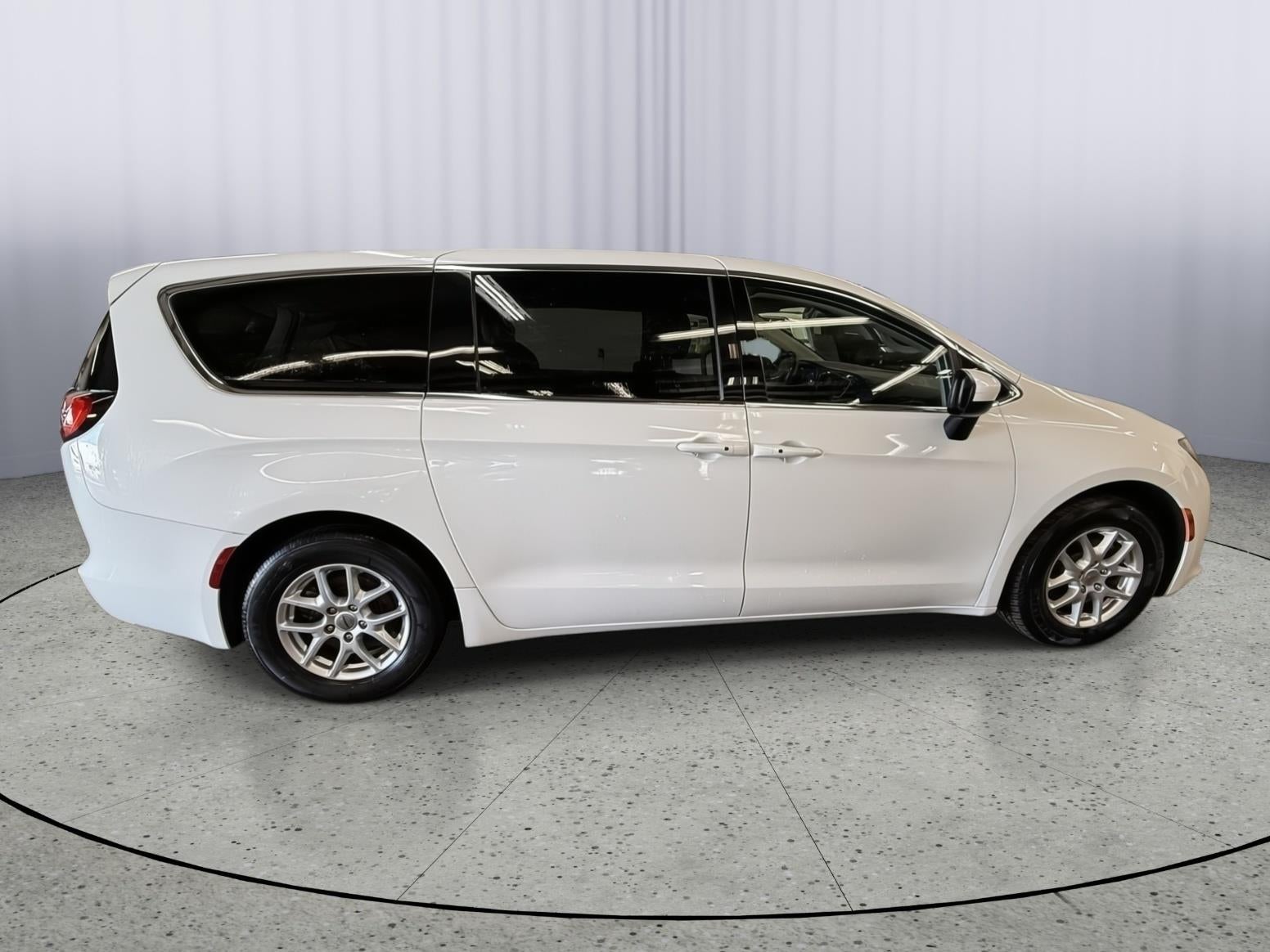 2022 Chrysler Voyager LX