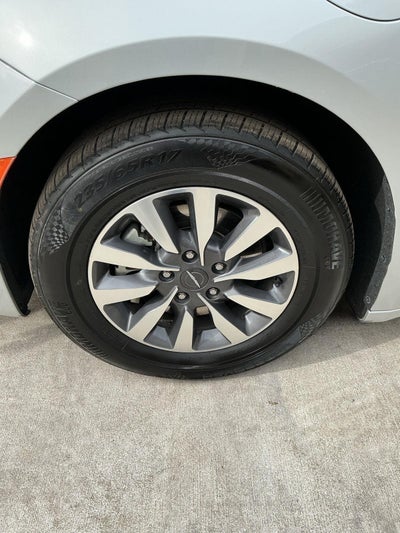 2024 Chrysler Pacifica Select