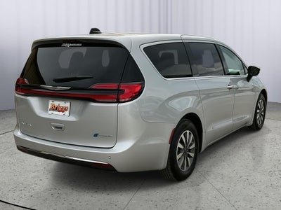 2024 Chrysler Pacifica Select