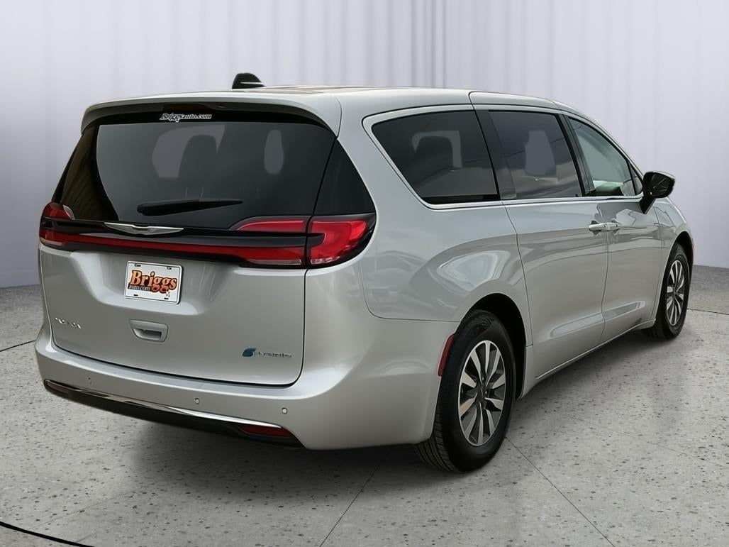 2024 Chrysler Pacifica Select