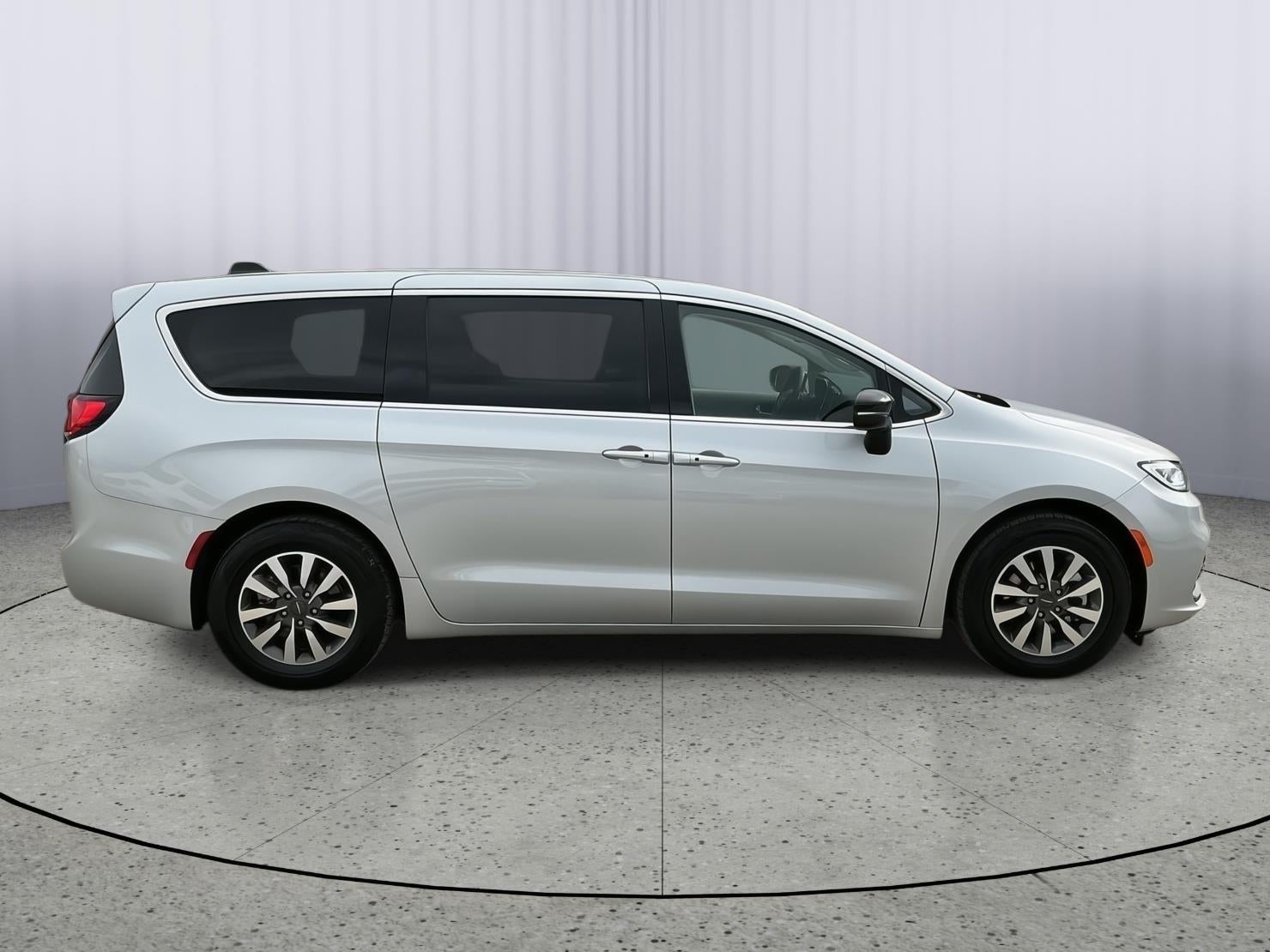 2024 Chrysler Pacifica Select